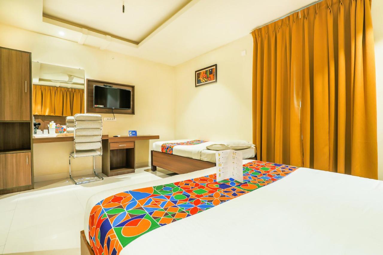 FabHotel RR Grand MG Road Vijayawāda Exterior foto