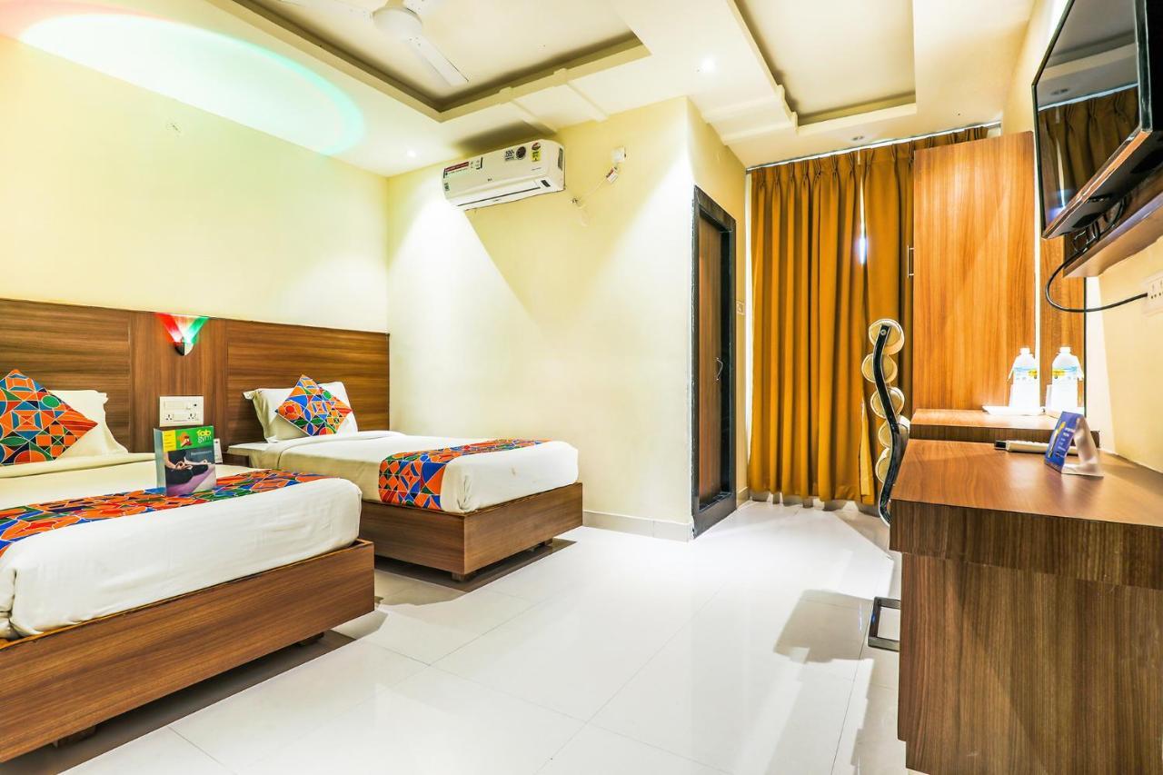 FabHotel RR Grand MG Road Vijayawāda Exterior foto