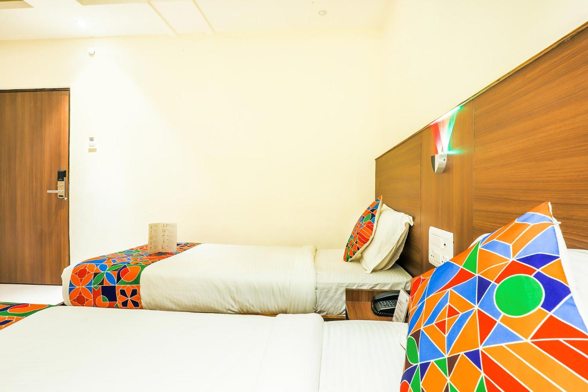 FabHotel RR Grand MG Road Vijayawāda Exterior foto